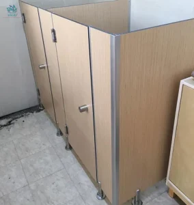 Cung cấp, lắp đặt vách ngăn vệ sinh trường mầm non đẹp