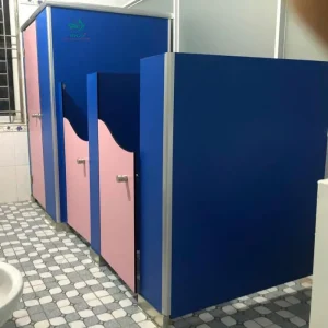 Cần bao nhiêu vật liệu kinh phí lắp đặt vách ngăn vệ sinh tự hoại?