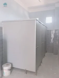 Lý do nên sử dụng vách ngăn vệ sinh cho nhà hàng bằng compact hpl