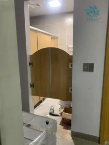 Yếu tố ảnh hưởng giá vách ngăn vệ sinh Compact HPL chất lượng