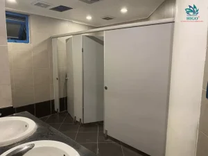 LÝ DO NÀO GIÚP TẤM COMPACT HPL ĐƯỢC DÙNG TRONG VÁCH NGĂN VỆ SINH?