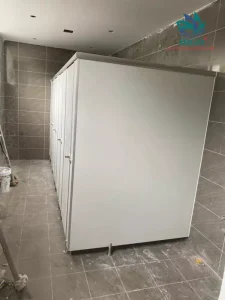 Vì sao nên sử dụng tấm Compact HPL làm vách ngăn nhà vệ sinh?
