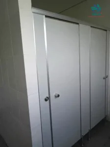 Tại sao vách ngăn vệ sinh tấm compact màu ghi được ưa chuộng nhất