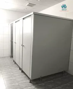 Vách ngăn nhựa PVC có nên sử dụng cho công trình vệ sinh?