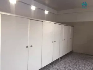 Cách Sử Dụng Tấm Compact HPL: Thi Công Vách Ngăn Vệ Sinh và Bảo Dưỡng