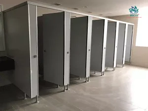 Vách ngăn vệ sinh nhựa PVC có nên sử dụng cho công trình vệ sinh?