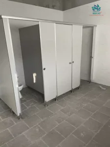 Độ dày và kích thước tiêu chuẩn vách ngăn vệ sinh compact