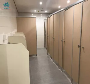 Chất mài mòn làm hỏng vách ngăn vệ sinh nhanh chóng