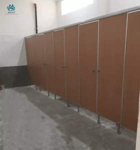 Trang trí phòng tắm vách ngăn vệ sinh công cộng