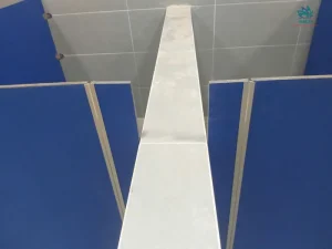 Vách ngăn vệ sinh tiểu nam giá rẻ nguyên liệu tấm compact chịu nước thẩm mỹ cao