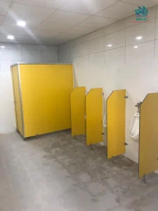 Giá vách ngăn vệ sinh compact hpl loại 1 có đắt không?