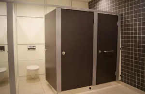 Đơn vị thi công vách ngăn nhà vệ sinh tấm compact Hậu Giang