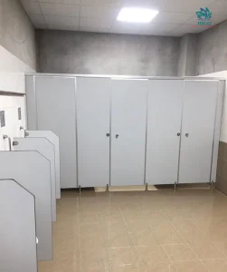 Lý do khiến vách ngăn nhà vệ sinh cần thiết cho nhà vệ sinh công cộng