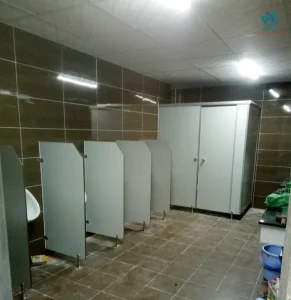 Vách ngăn vệ sinh tấm compact HPL đảm bảo chất lượng cao