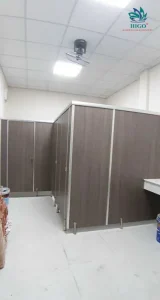 Mua vách ngăn vệ sinh giá rẻ tại TP HCM ở đâu uy tín?