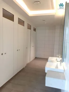 Thi công vách ngăn vệ sinh tấm compact HPL tại Sóc Trăng