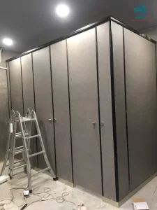 Vách ngăn vệ sinh chịu nước Compact HPL tiết kiệm diện tích, chi phí