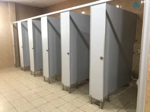 Vách ngăn nhà vệ sinh Compact là gì? Ưu nhược điểm của vách ngăn Compact