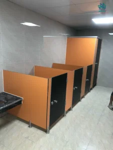 Báo giá vách ngăn tiểu nam bằng tấm compact hpl đẹp, giá rẻ 2024