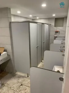 Cách lựa chọn vách ngăn vệ sinh compact hpl cho cao ốc, văn phòng