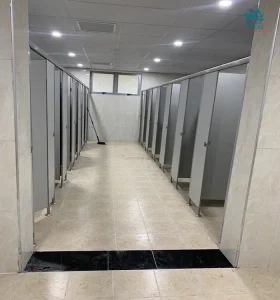 Mách mẹo lắp đặt vách ngăn vệ sinh cho không gian hẹp dễ dàng