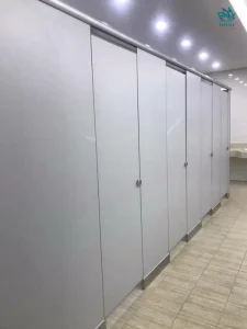 Báo giá thi công vách ngăn nhà vệ sinh Compact HPL vật liệu giá rẻ chất lượng