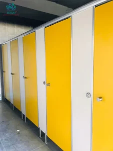 Báo giá thi công vách ngăn nhà vệ sinh compact HPL chính xác, thẩm mỹ