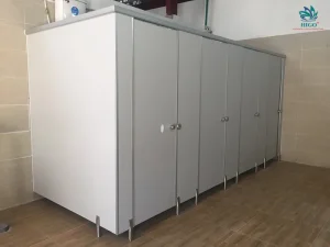 Vách Ngăn Nhà Vệ Sinh Tấm Compact HPL Chăm Sóc và Bảo Dưỡng