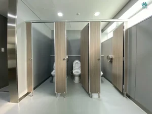 Cùng Higo chuyên gia sửa lỗi vách ngăn vệ sinh compact hpl không cần thay mới