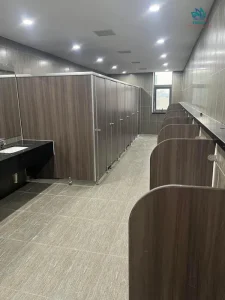 Vì sao vách ngăn vệ sinh compact hpl chịu nước được ưa chuộng?