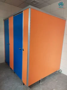 Vách ngăn vệ sinh bằng tấm Compact chịu nước, chống cong vênh