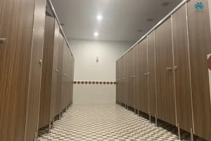 Yếu tố trực tiếp ảnh hưởng đến báo giá vách ngăn vệ sinh Compact?