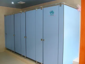 Vách ngăn vệ sinh compact hpl ưu điểm và ứng dụng của tấm compact