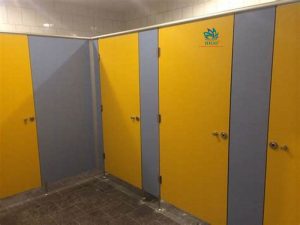 Báo giá thi công vách ngăn vệ sinh compact hpl 12mm mới nhất 2025