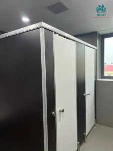Vách ngăn vệ sinh tấm compact hpl thiết kế đẹp cho bể bơi?