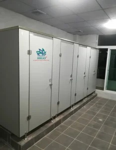 Sử dụng tấm compact HPL thi công vách ngăn vệ sinh và bảo dưỡng