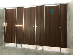 Báo giá chi tiết vách ngăn vệ sinh Compact HPL chi tiết mới nhất 2025