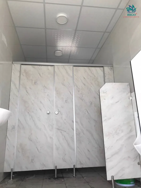Thi công vách ngăn vệ sinh chịu nước, chất lượng và tiết kiệm chi phí