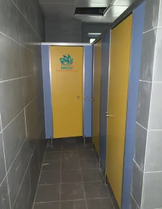 Hướng dẫn lắp đặt vách ngăn vệ sinh compact sử dụng nhôm U tường tối ưu