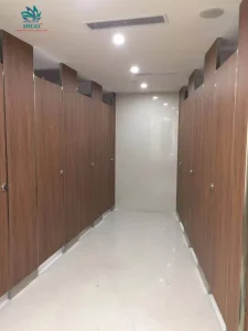 Mẹo lắp đặt vách ngăn vệ sinh compact hpl không gian hẹp lý tưởng