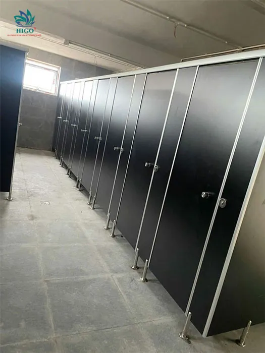 Vách ngăn vệ sinh compact tối ưu cho không gian hiện đại nâng tầm giá trị