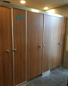 Tấm vách ngăn nhà vệ sinh compact hpl ưu điểm và ứng dụng bền đẹp