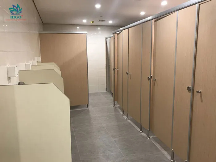 So sánh tấm Compact HPL và gỗ công nghiệp: Đâu là lựa chọn tối ưu bền, chịu nước?