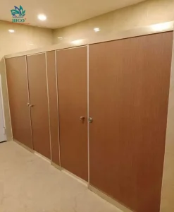 Cập nhật báo giá thi công vách ngăn vệ sinh compact hpl 12mm mới nhất 2025