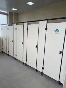 Lợi ích vách ngăn vệ sinh compact hpl 12mm hoàn thiện, thẩm mỹ cao