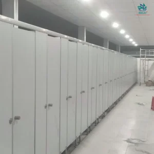 Xu hướng thiết kế lý tưởng vách ngăn vệ sinh compact hpl hiện đại cho năm 2025