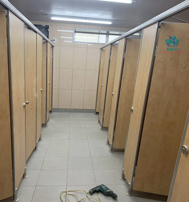 Báo giá vách ngăn vệ sinh với tấm compact HPL: Chỉ từ 800k/m2 bao phụ kiện