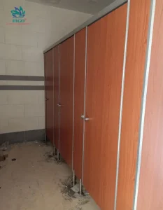 Bảng giá thi công vách ngăn vệ sinh compact hpl chống nước năm 2025