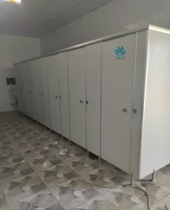 Tấm vách ngăn nhà vệ sinh Compact hpl chống thấm tuyệt đối, đẹp không vết xước