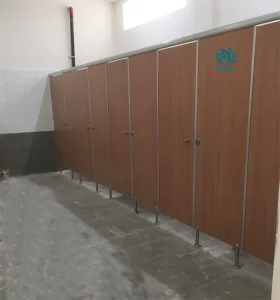 Tấm vách ngăn nhà vệ sinh compact Hpl chịu nước vật liệu lý tưởng cho mọi dự án